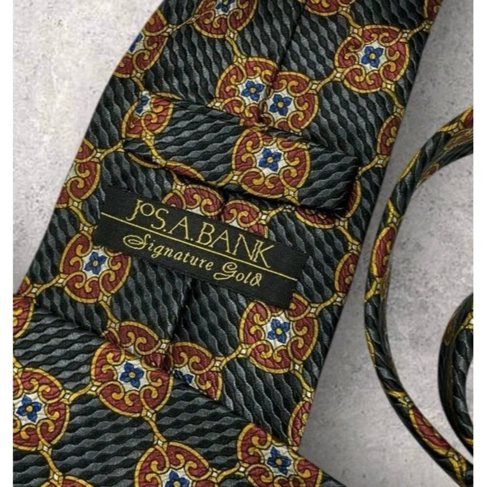 JOS. A. BANK LTDEDITIONSilk Tie ITALY Gray Burgundy Gold Medallion W:3.5" EUC - Picture 2 of 6